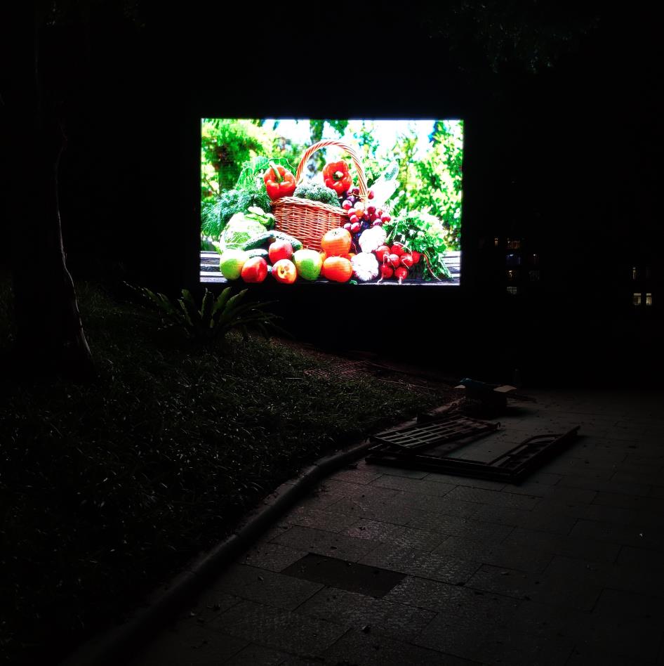 户外P4单立柱全彩LED屏
